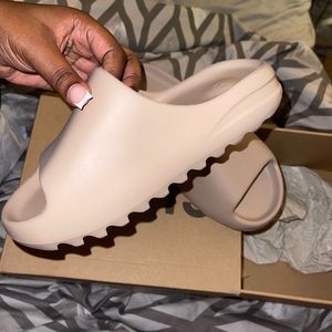 YEEZY ADIDAS SLIDES ‘PURE’